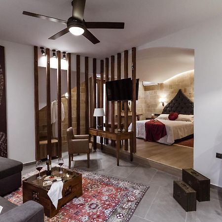 Utopia Luxury Suites - Old Town Rhodes City ภายนอก รูปภาพ