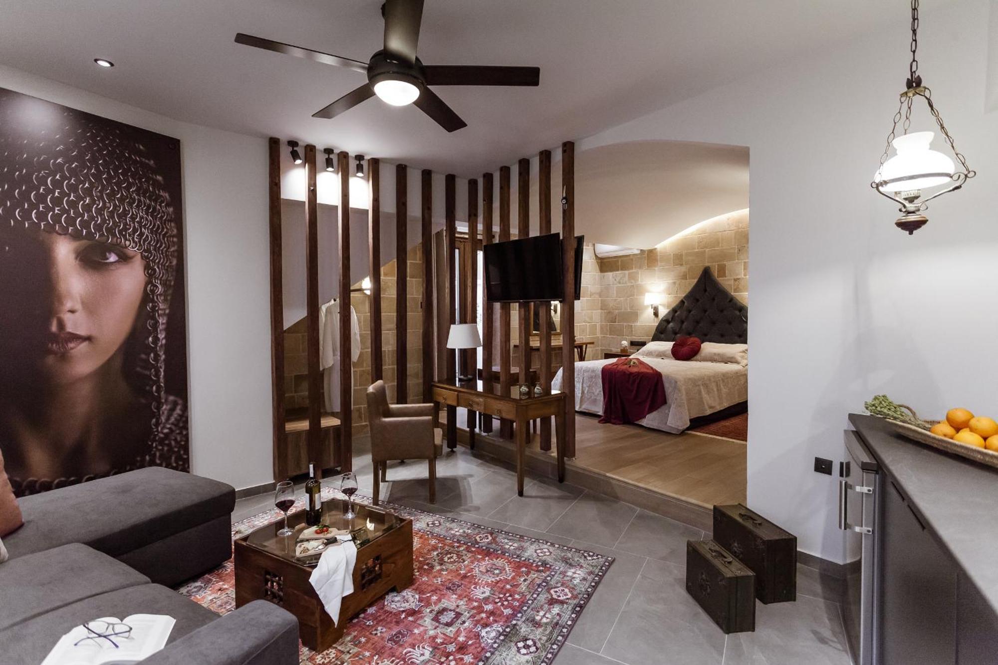 Utopia Luxury Suites - Old Town Rhodes City ภายนอก รูปภาพ