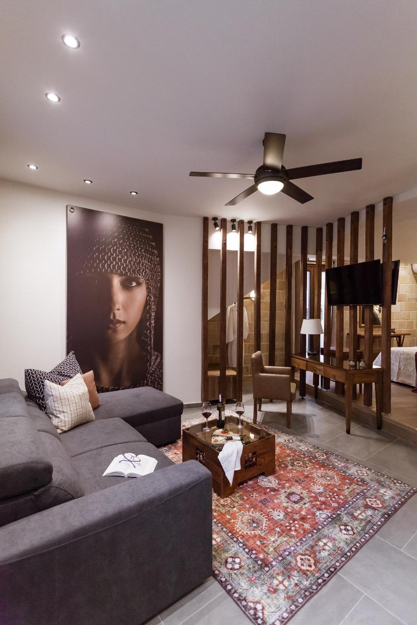 Utopia Luxury Suites - Old Town Rhodes City ภายนอก รูปภาพ