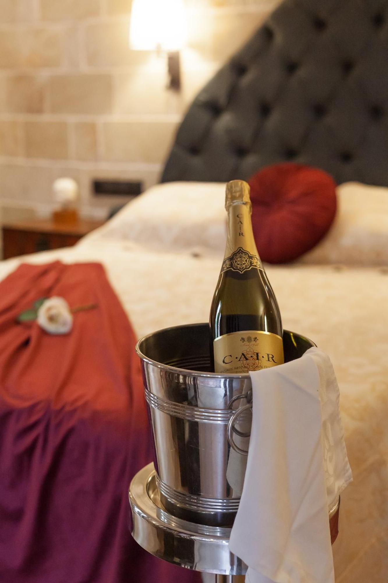Utopia Luxury Suites - Old Town Rhodes City ภายนอก รูปภาพ