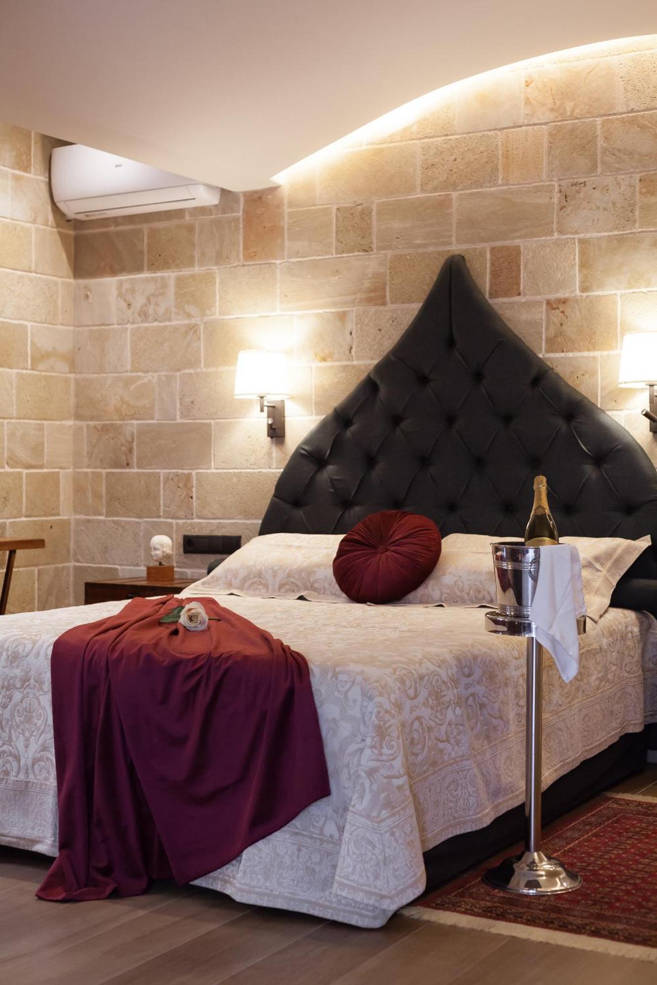 Utopia Luxury Suites - Old Town Rhodes City ภายนอก รูปภาพ