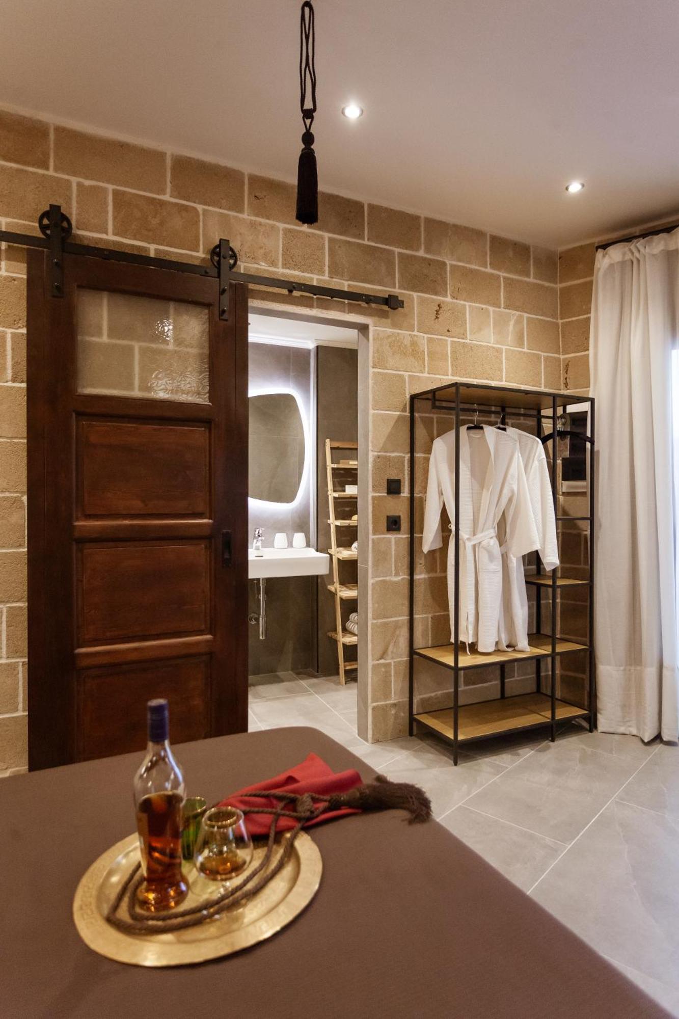 Utopia Luxury Suites - Old Town Rhodes City ภายนอก รูปภาพ