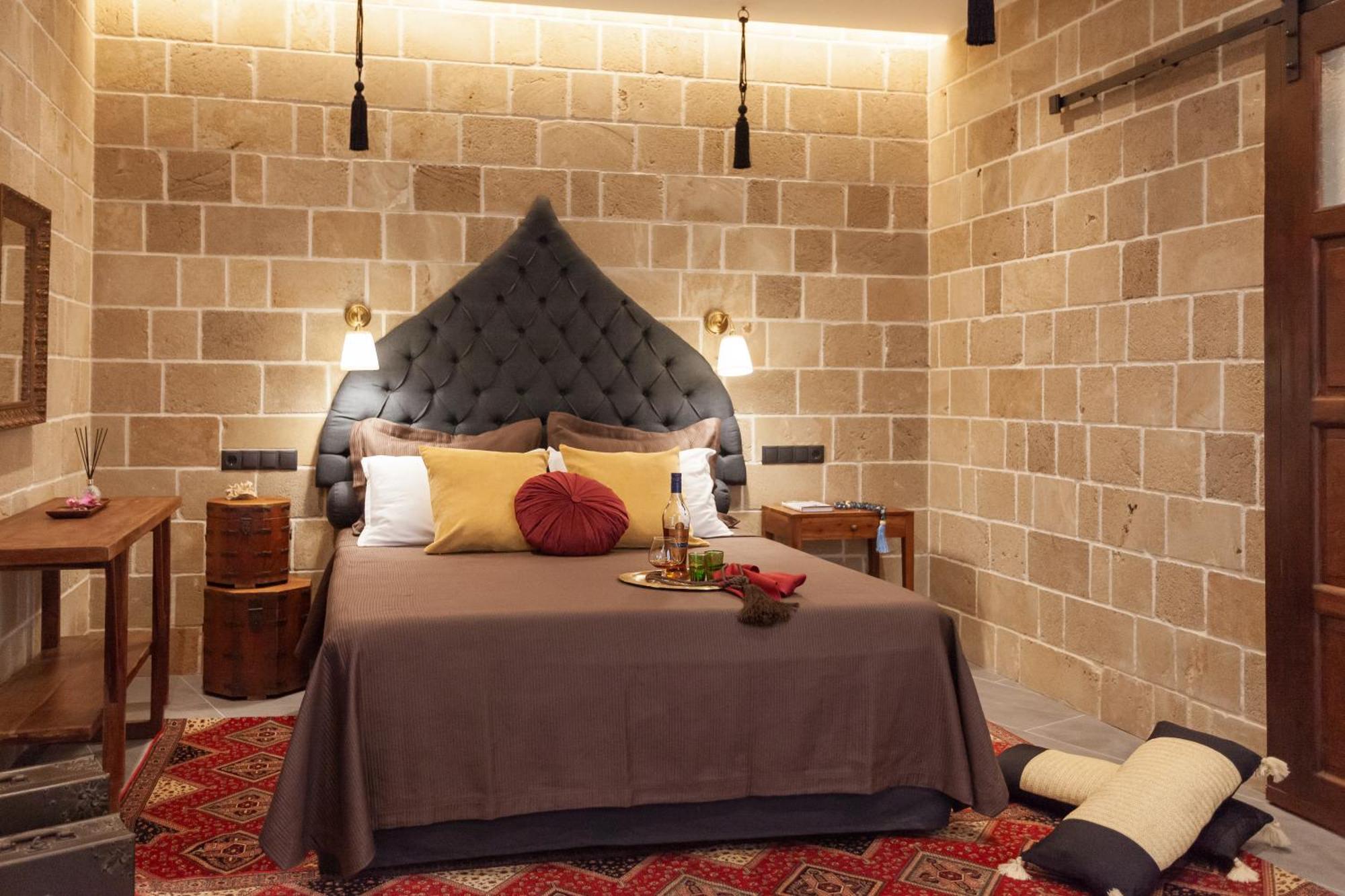 Utopia Luxury Suites - Old Town Rhodes City ภายนอก รูปภาพ